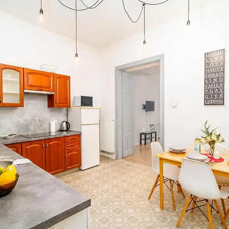 Kazimierz - Location, Vistula River Neaby - By Rentujemy